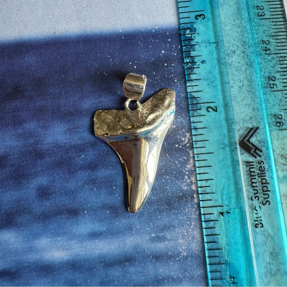 925 /3D SOLID Silver Shark Tooth Pendant - - Picture 6 of 6